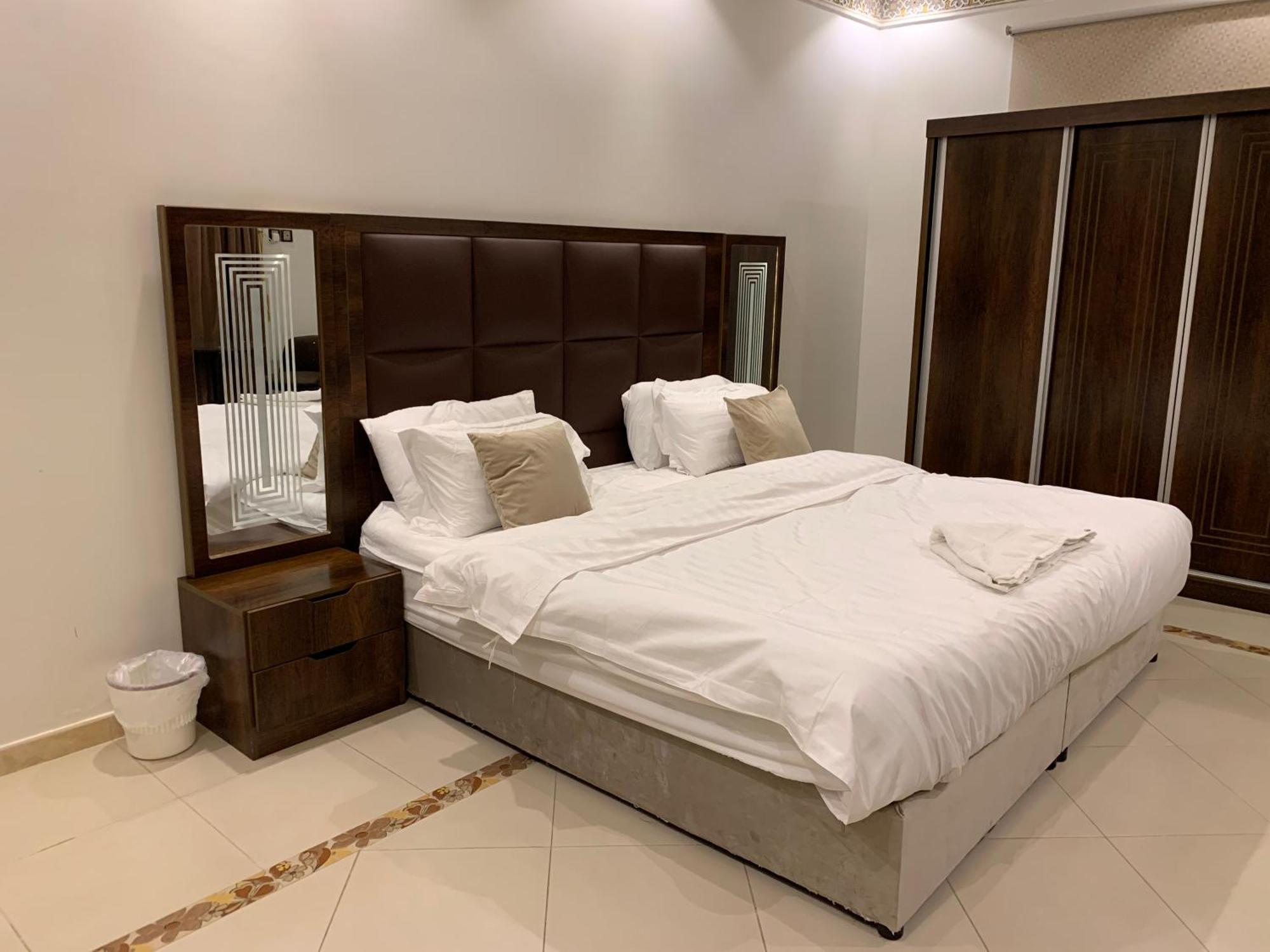 Friday Suites 欧拉 外观 照片