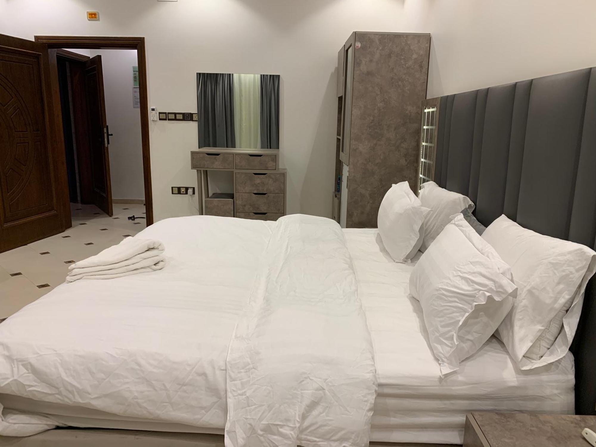 Friday Suites 欧拉 外观 照片