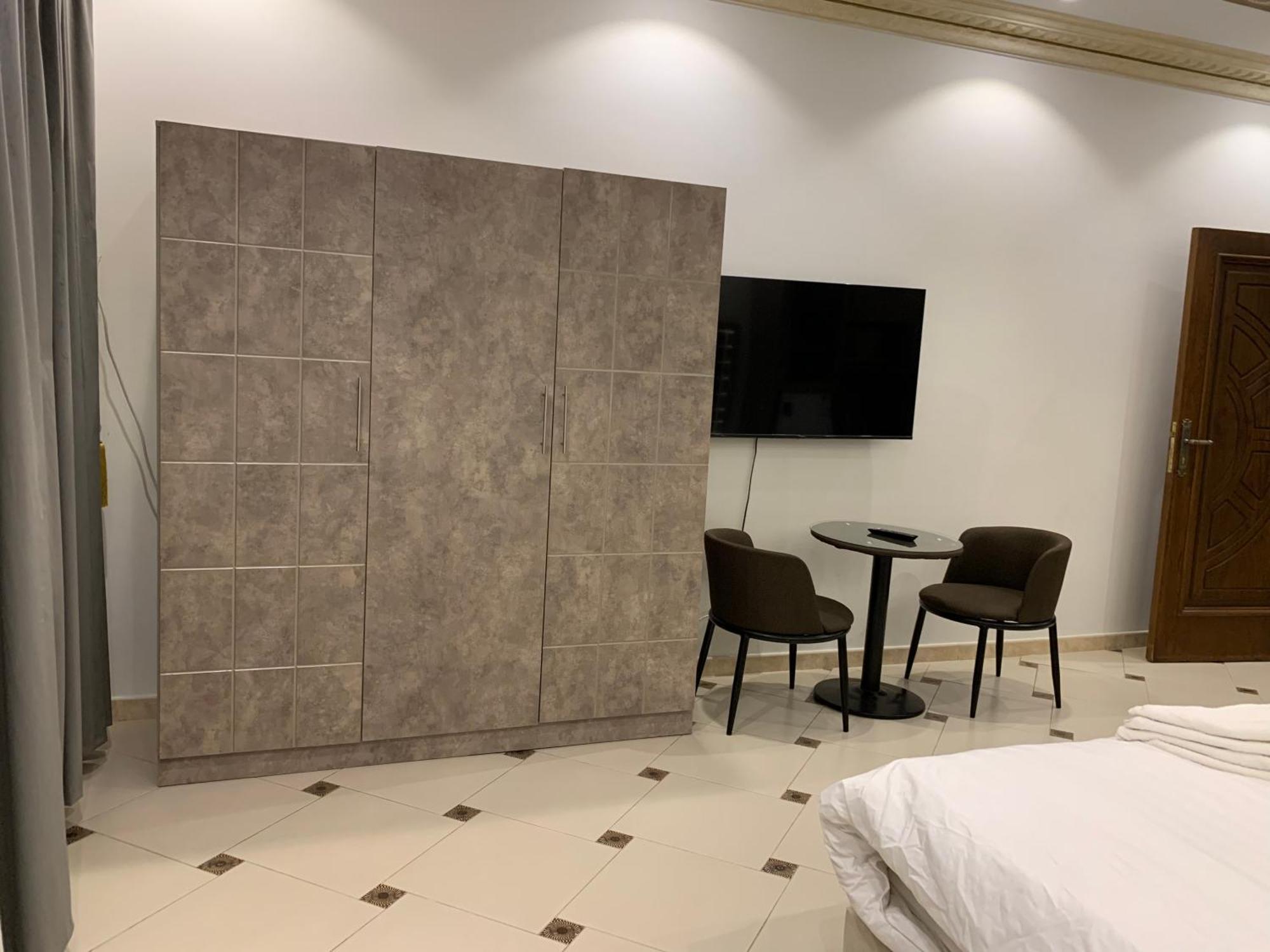 Friday Suites 欧拉 外观 照片
