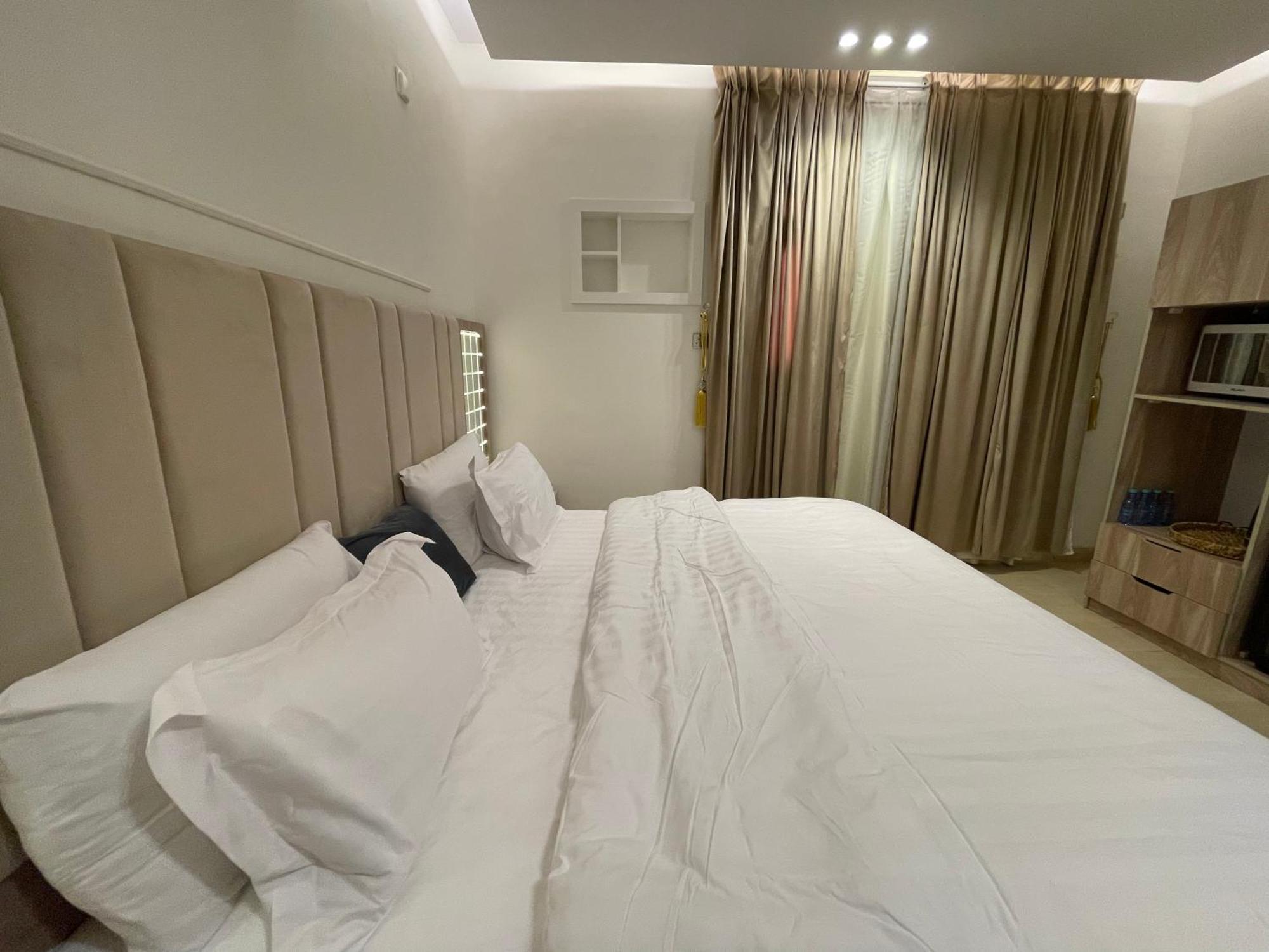 Friday Suites 欧拉 外观 照片